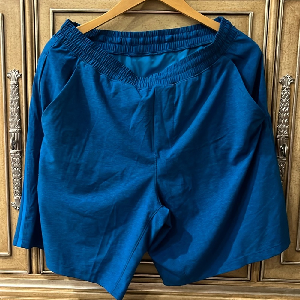 Men’s blue Lululemon 9 inch shorts
